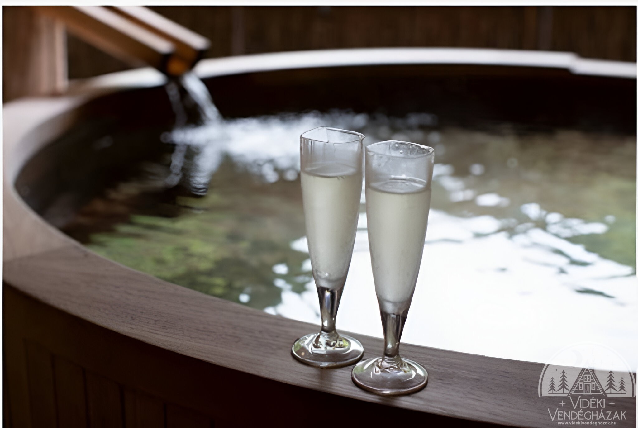 001Champagne-hot-tub2.BIG_-3