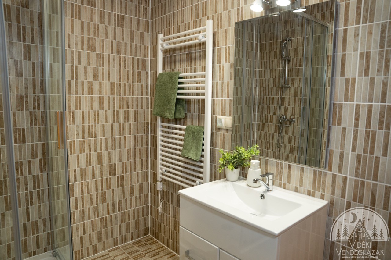 kapcsolj-ki-Wellness-Apartmanhaz-Demjen-113-Large